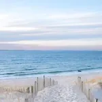 Cozy Loft With Stunning Sea View Апартаменты